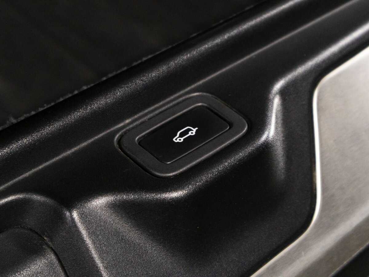 Land Rover Range Rover с пробегом — 2017 год. Фото: #12