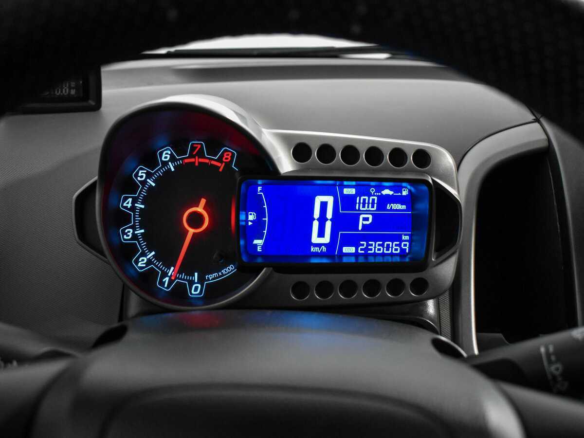 Chevrolet Aveo с пробегом — 2014 год. Фото: #18