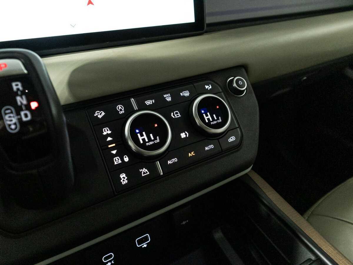 Land Rover Defender с пробегом — 2020 год. Фото: #21