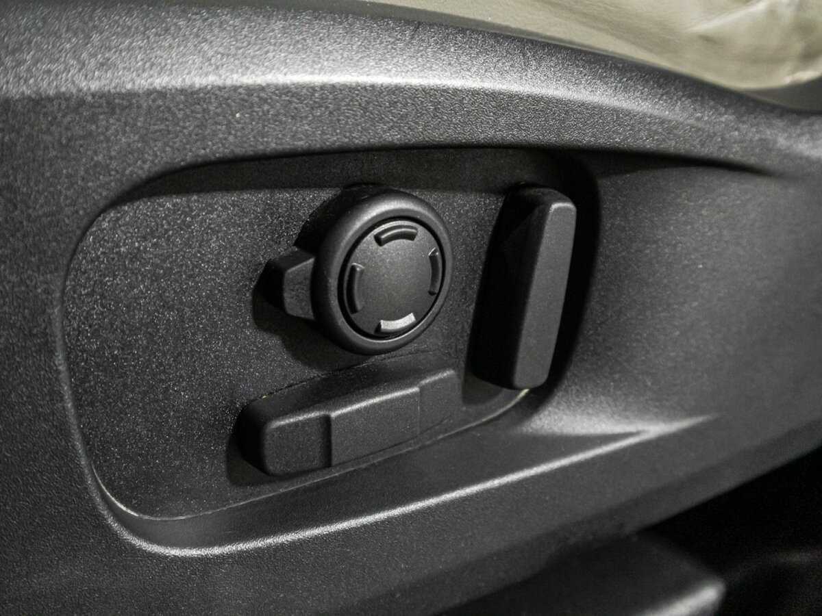 Land Rover Defender с пробегом — 2020 год. Фото: #15