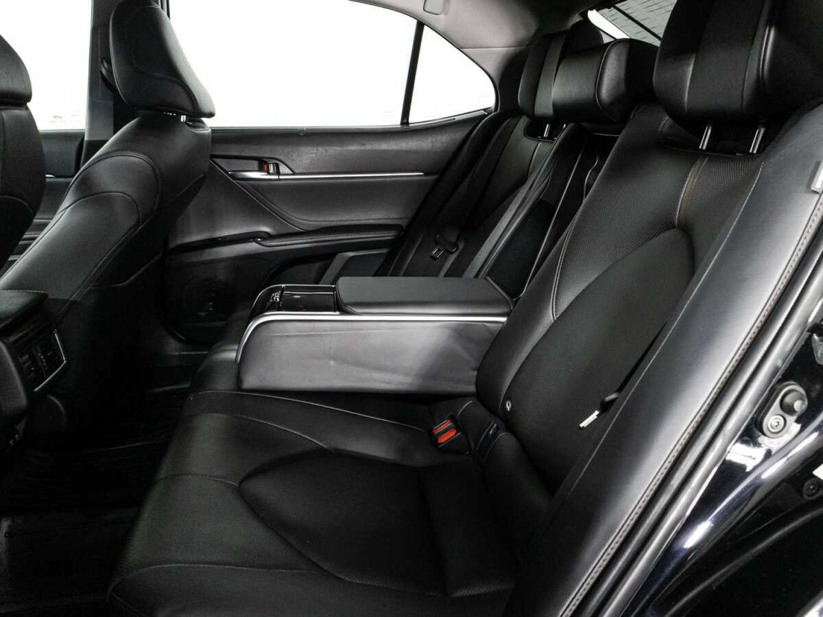 Toyota Camry с пробегом — 2018 год. Фото: #9