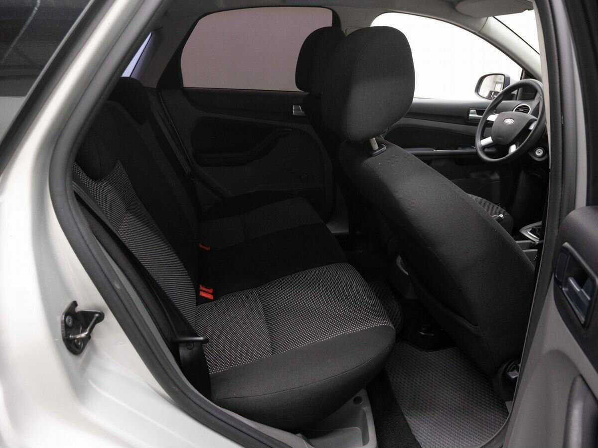 Ford Focus с пробегом — 2011 год. Фото: #10