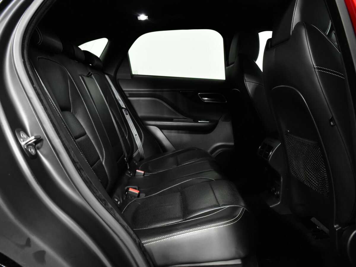 Jaguar F-Pace с пробегом — 2016 год. Фото: #9