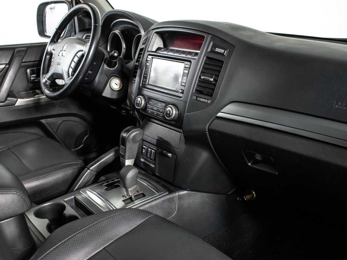 Mitsubishi Pajero с пробегом — 2011 год. Фото: #8