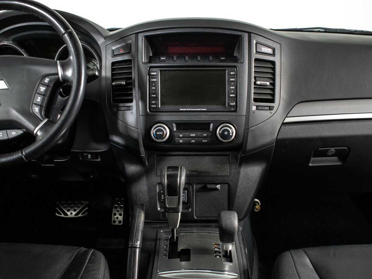 Mitsubishi Pajero с пробегом — 2011 год. Фото: #10