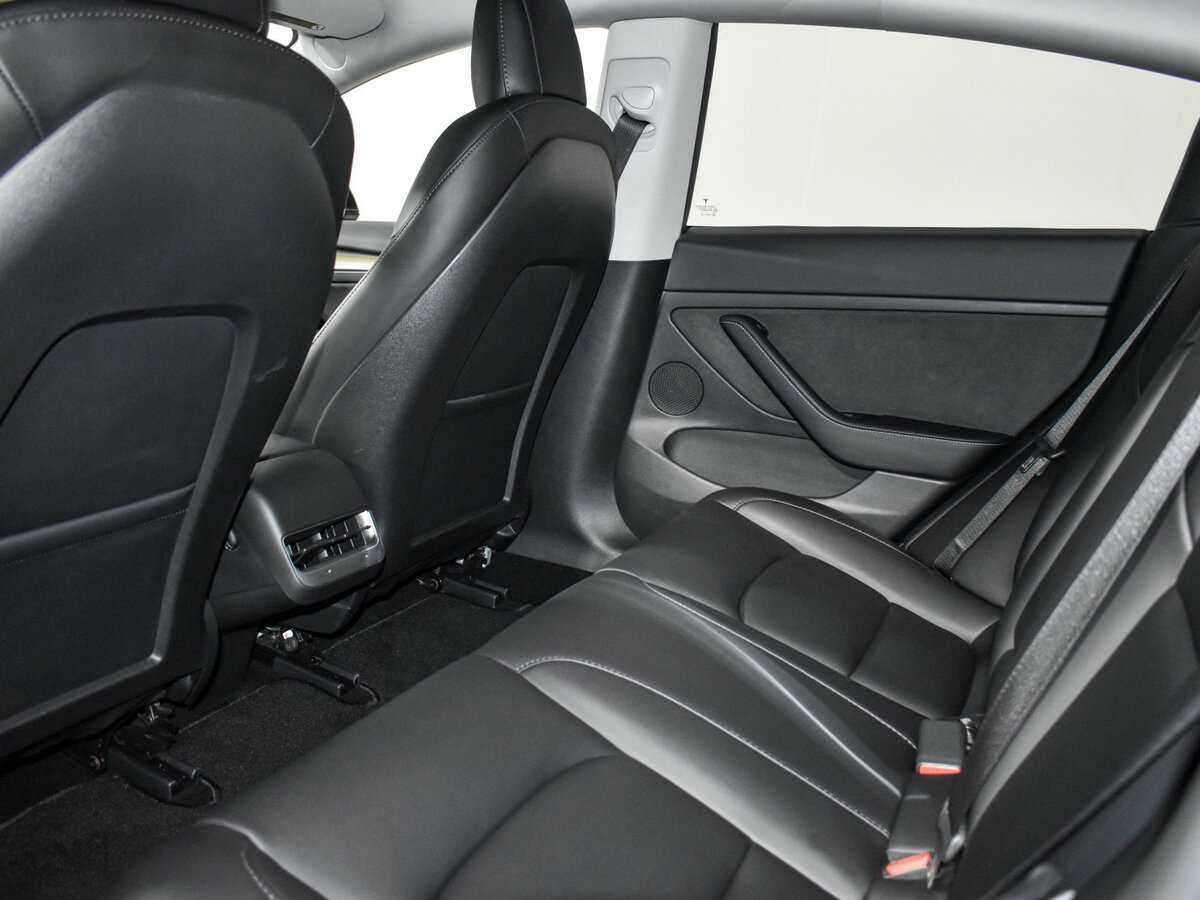 Tesla Model 3 с пробегом — 2023 год. Фото: #13