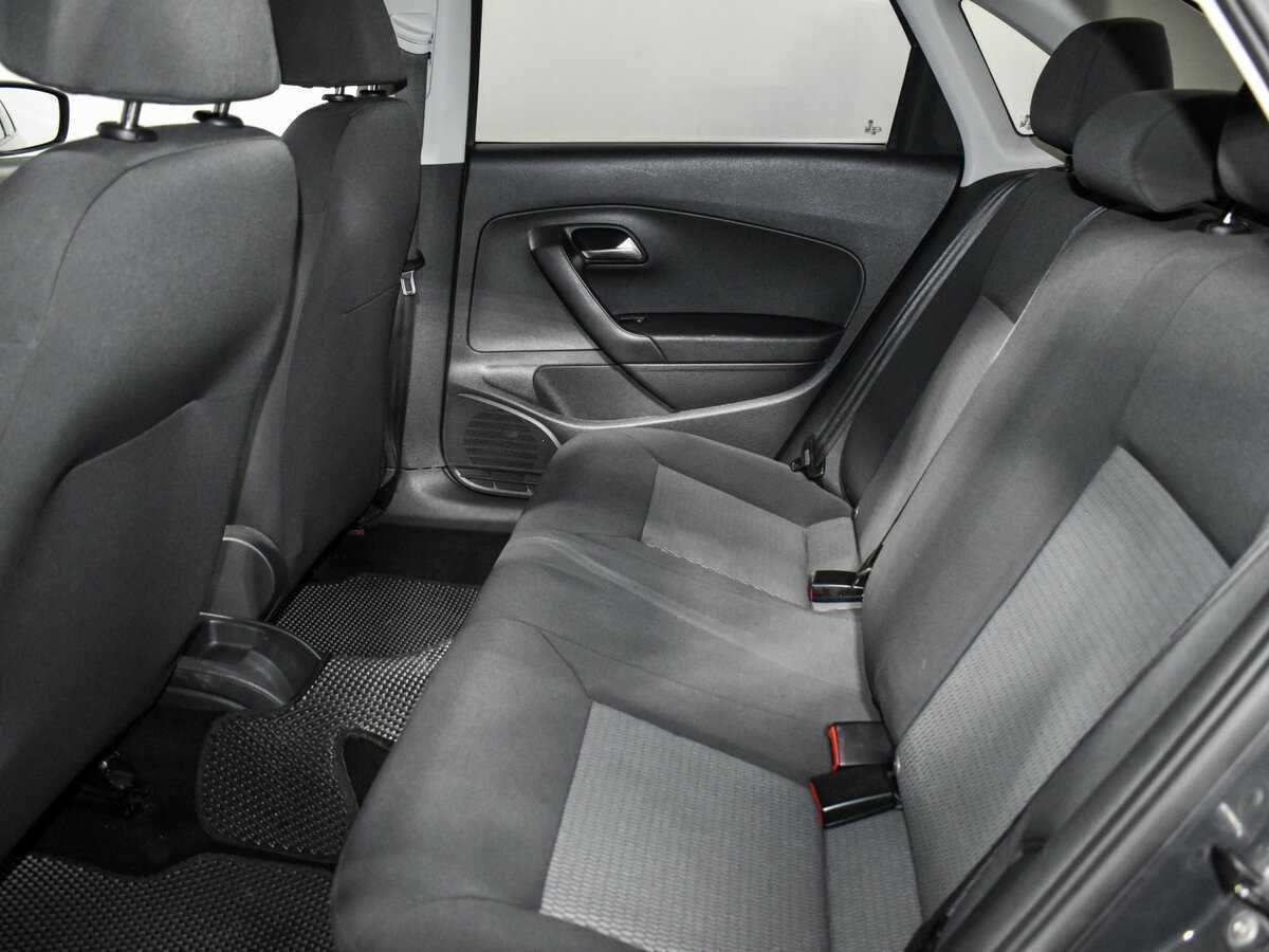 Volkswagen Polo с пробегом — 2011 год. Фото: #11