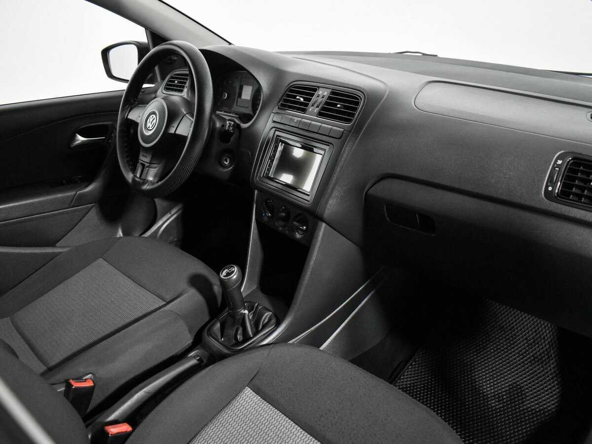 Volkswagen Polo с пробегом — 2011 год. Фото: #12