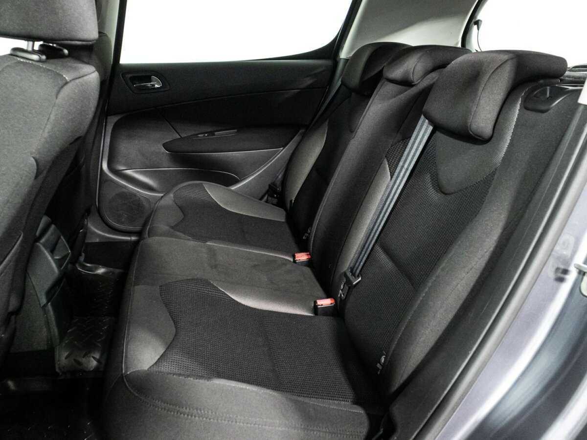 Peugeot 308 с пробегом — 2010 год. Фото: #9