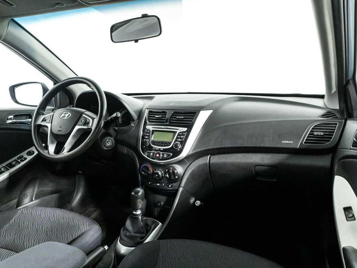 Hyundai Solaris с пробегом — 2011 год. Фото: #8