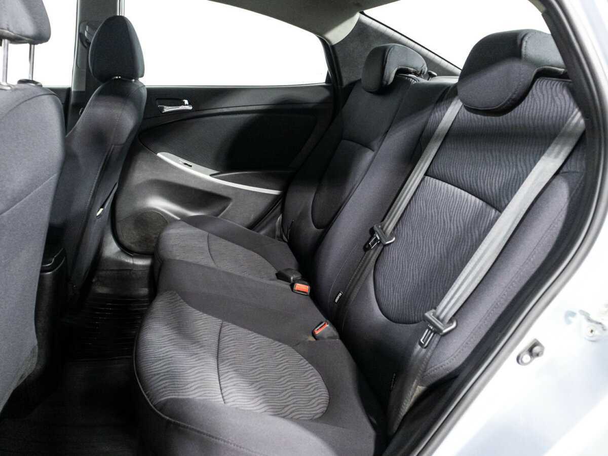 Hyundai Solaris с пробегом — 2011 год. Фото: #9