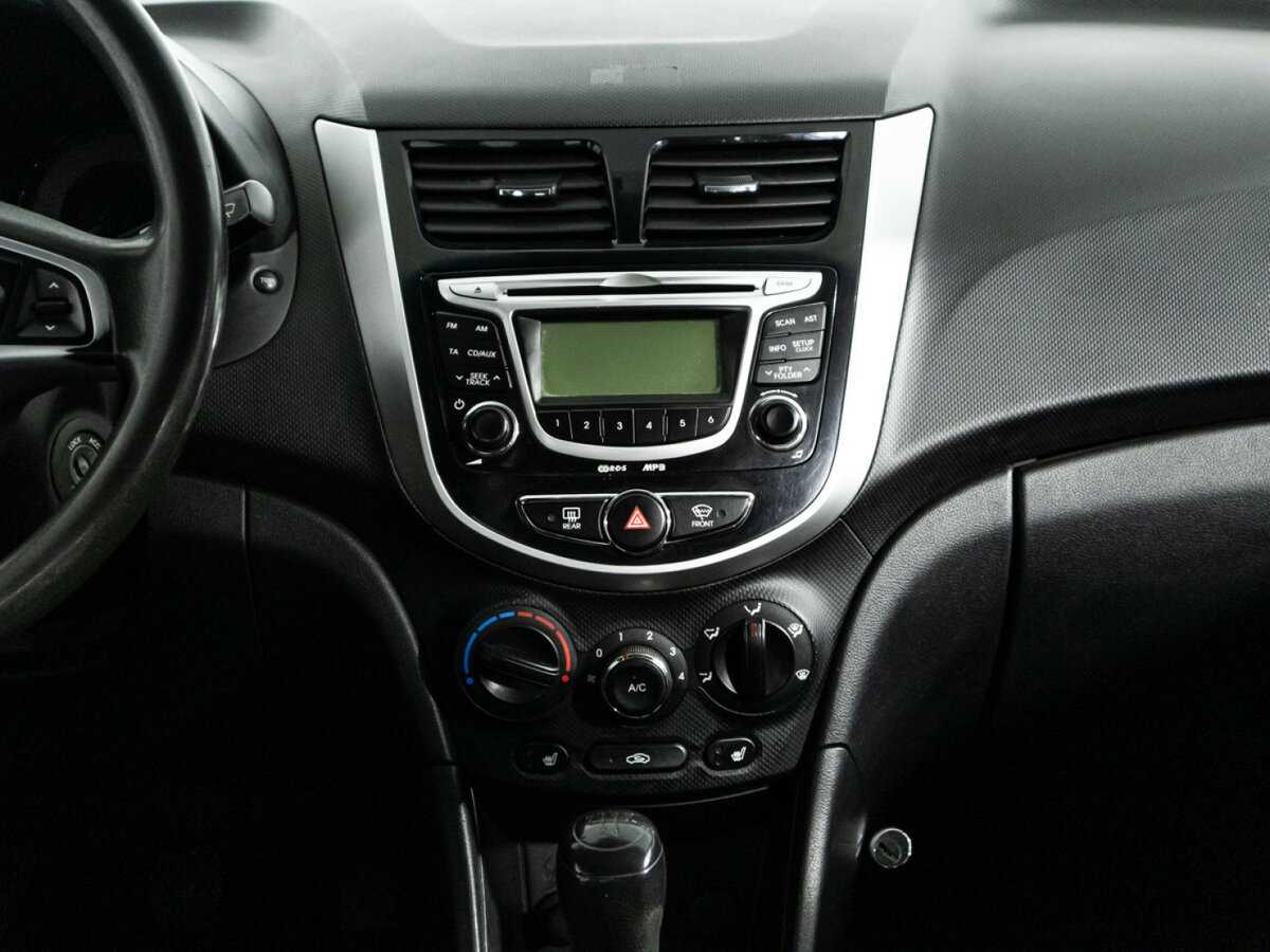 Hyundai Solaris с пробегом — 2011 год. Фото: #13