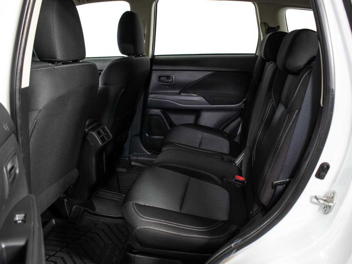 Mitsubishi Outlander с пробегом — 2020 год. Фото: #9