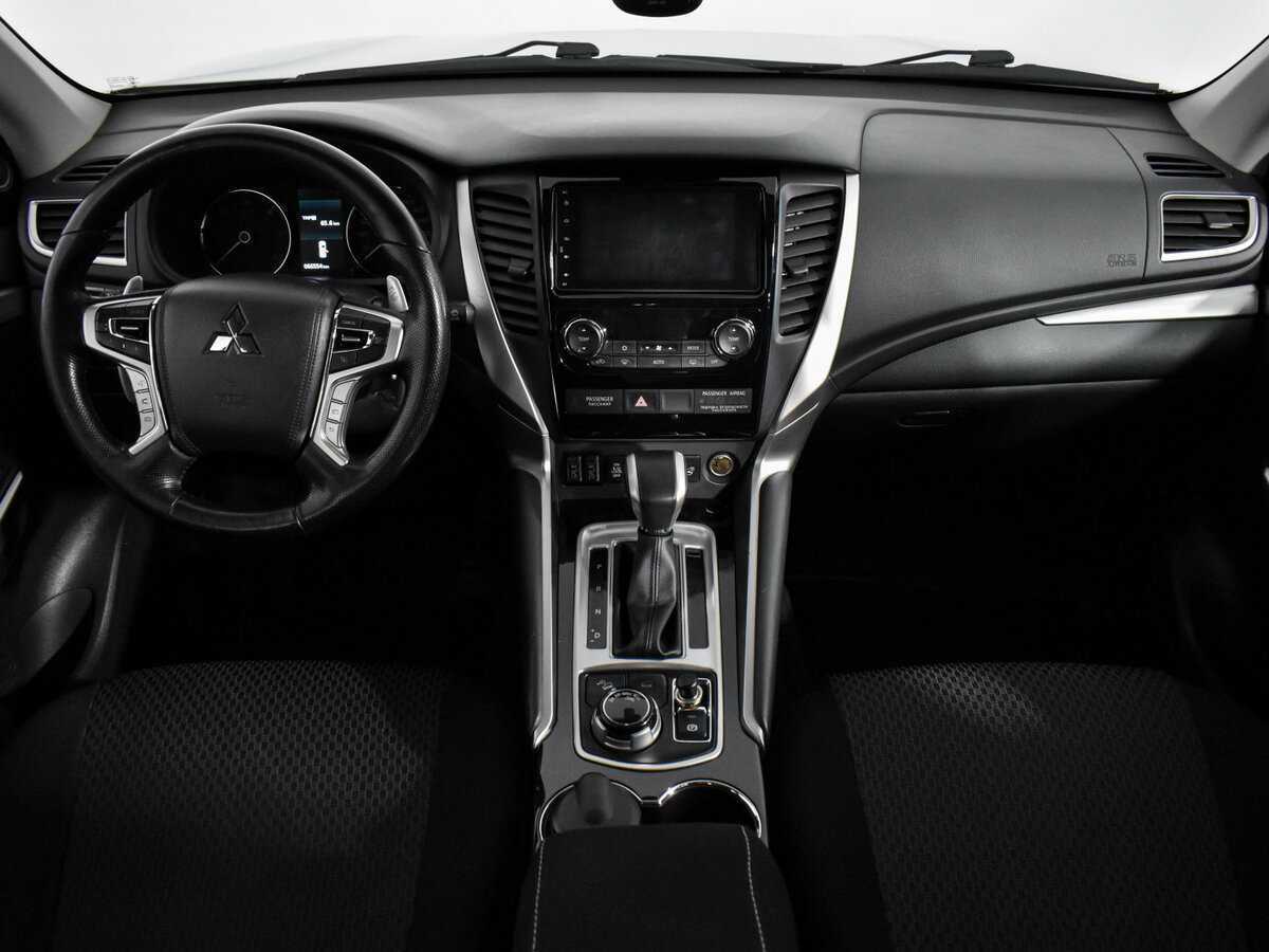 Mitsubishi Pajero Sport с пробегом — 2019 год. Фото: #12