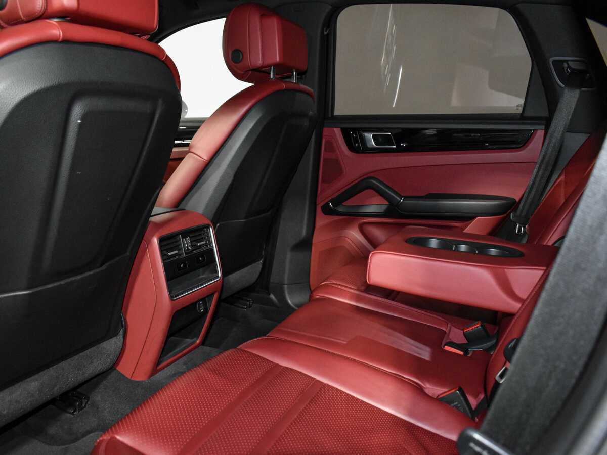 Porsche Cayenne с пробегом — 2018 год. Фото: #10