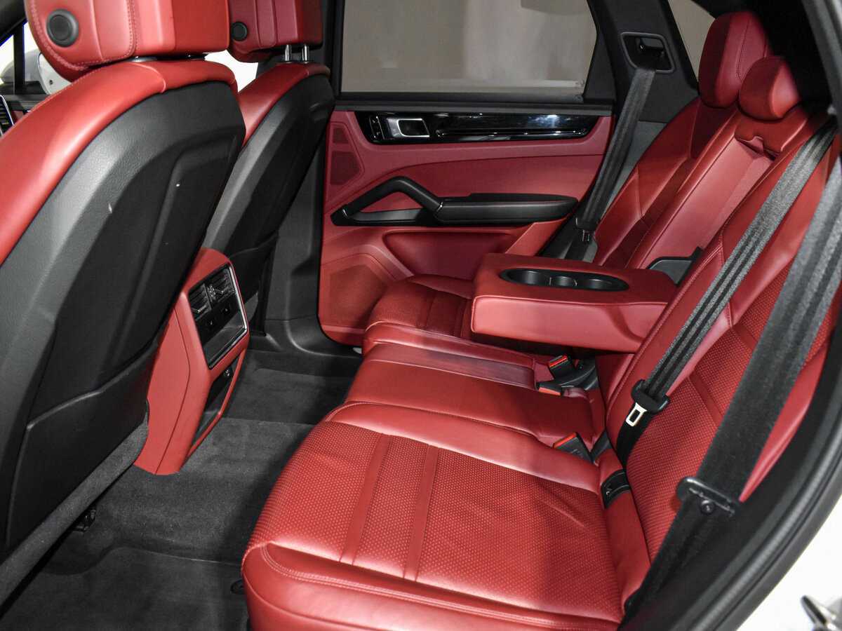 Porsche Cayenne с пробегом — 2018 год. Фото: #11