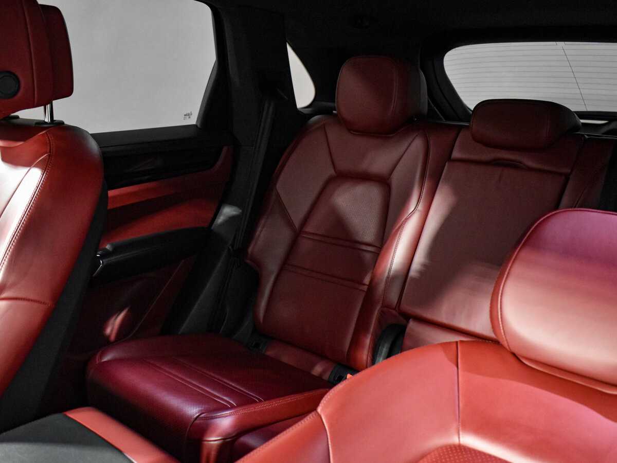 Porsche Cayenne с пробегом — 2018 год. Фото: #17