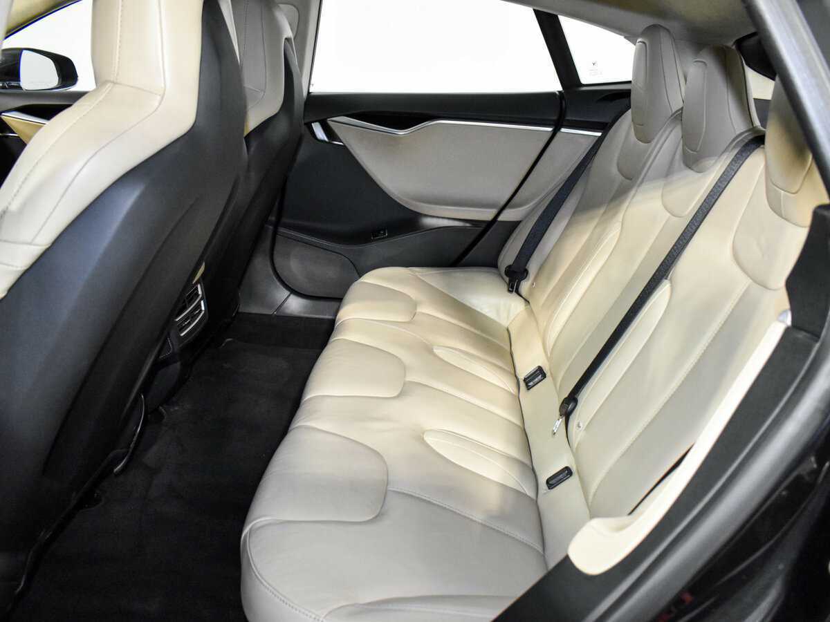 Tesla Model S с пробегом — 2015 год. Фото: #10