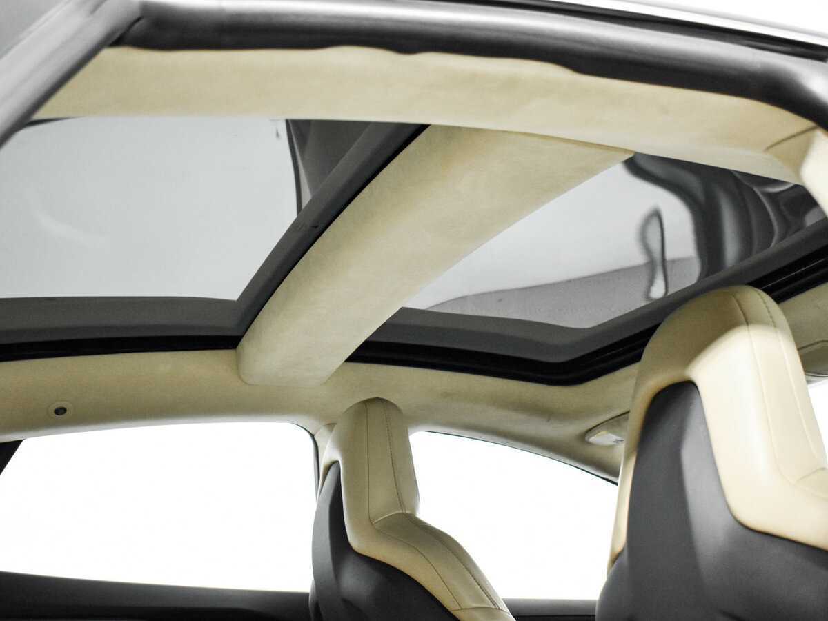 Tesla Model S с пробегом — 2015 год. Фото: #13