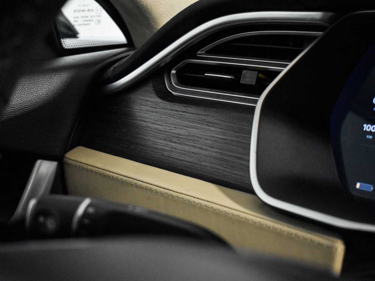 Tesla Model S с пробегом — 2015 год. Фото: #15