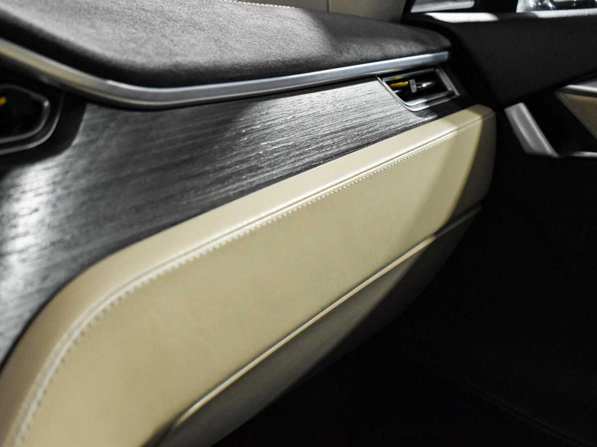 Tesla Model S с пробегом — 2015 год. Фото: #16