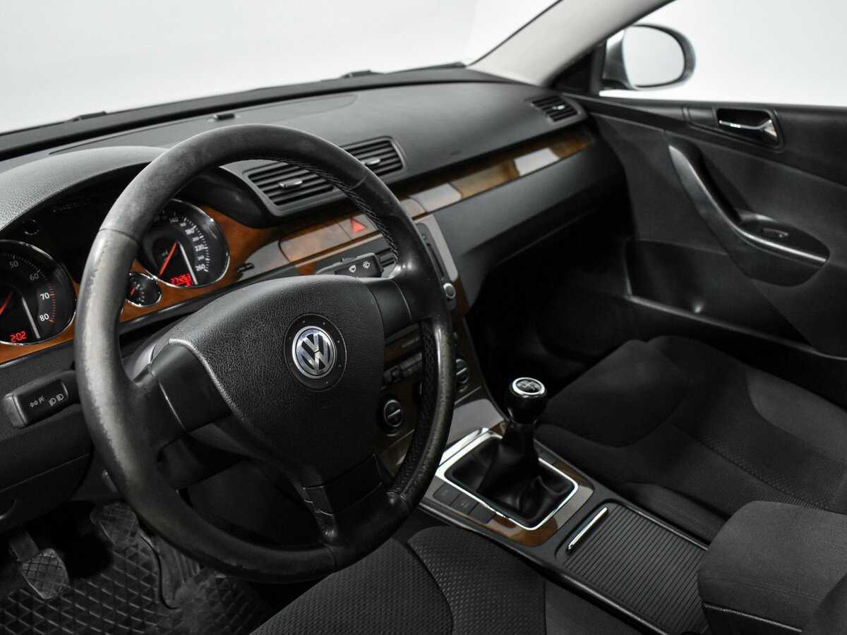 Volkswagen Passat с пробегом — 2006 год. Фото: #6