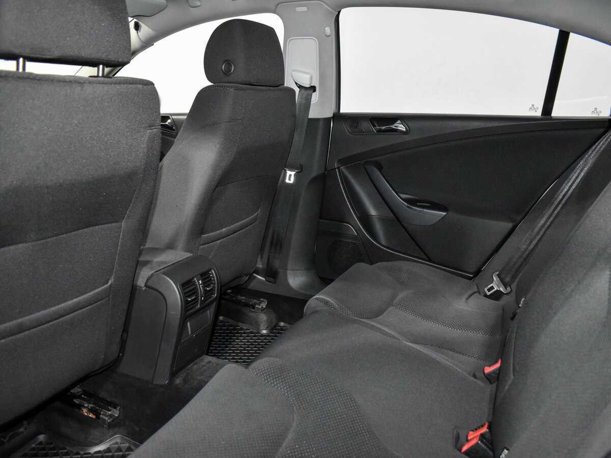 Volkswagen Passat с пробегом — 2006 год. Фото: #8