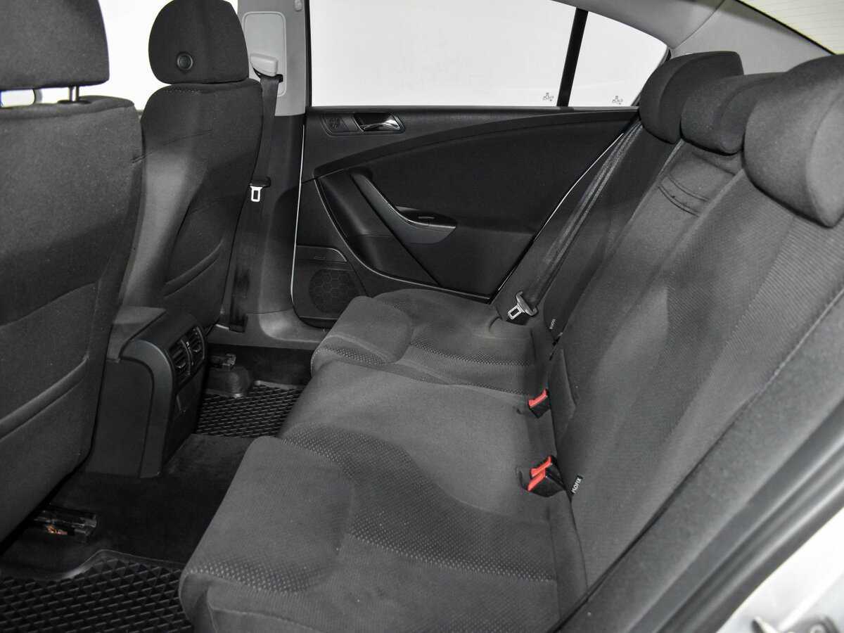 Volkswagen Passat с пробегом — 2006 год. Фото: #9