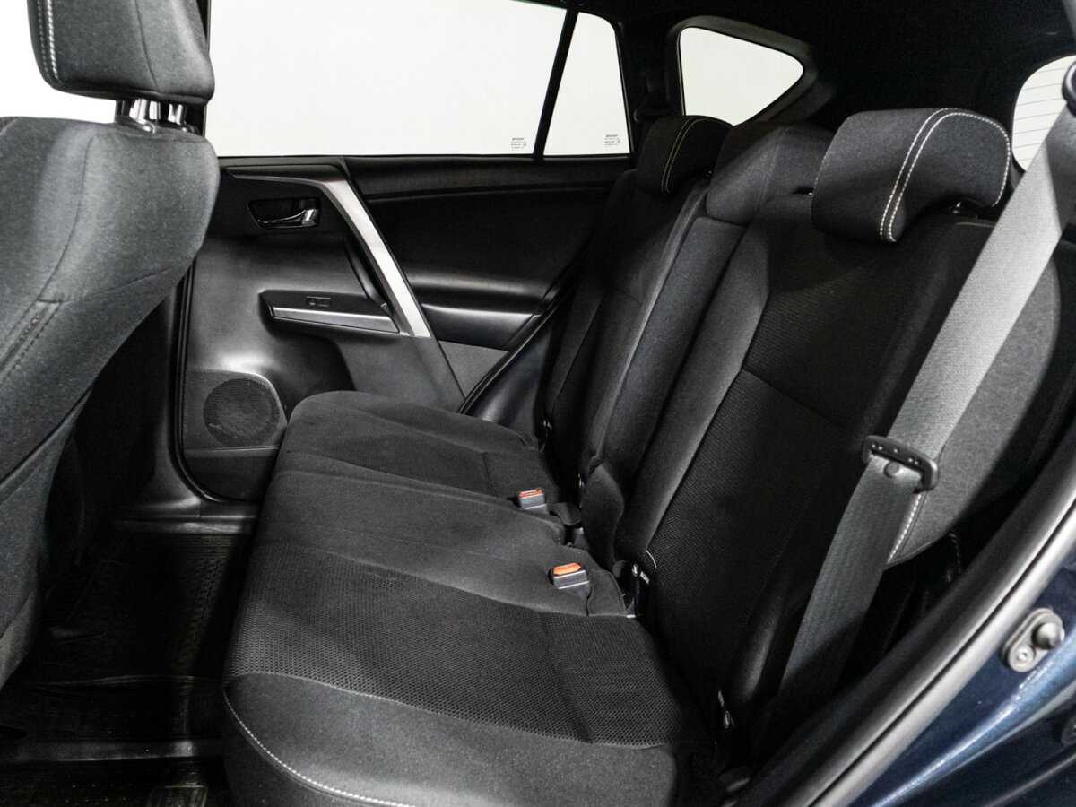Toyota RAV4 с пробегом — 2019 год. Фото: #9