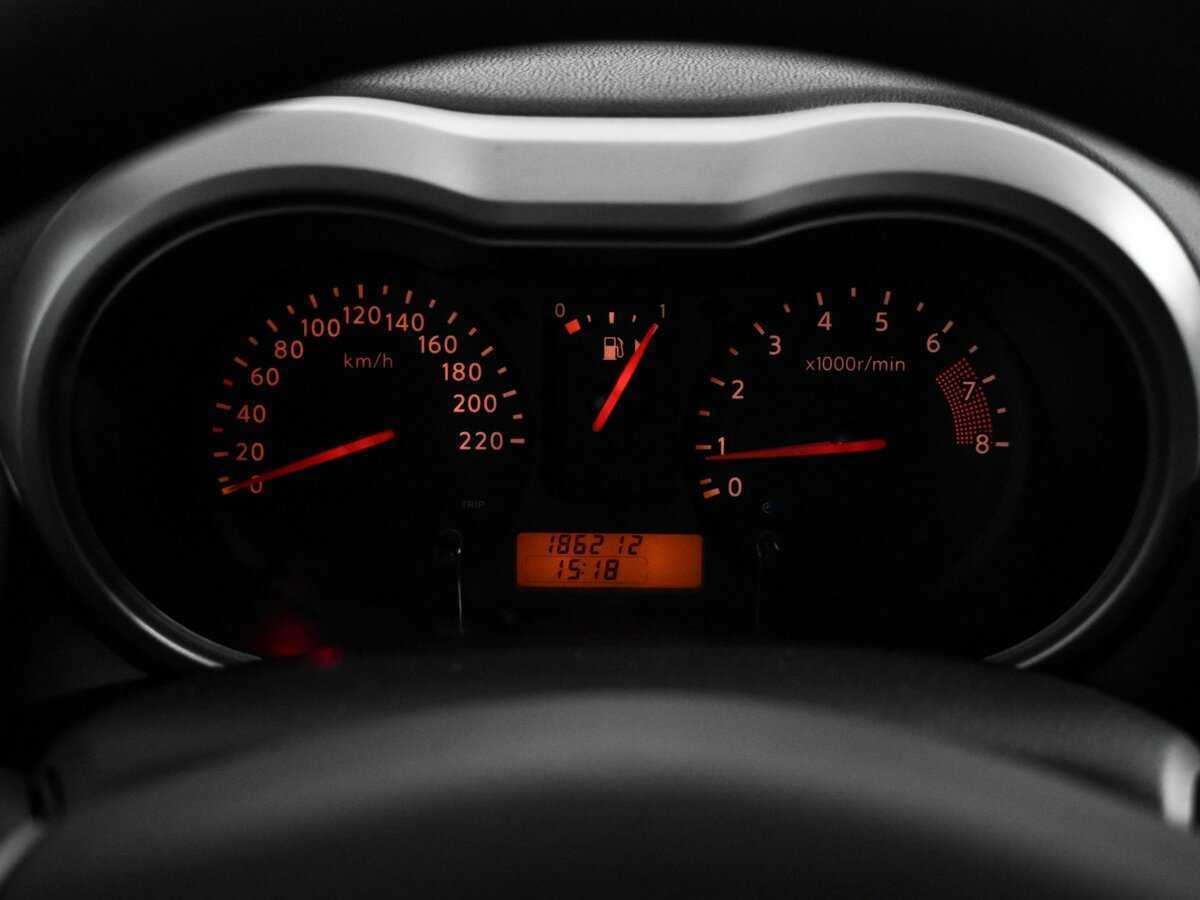 Nissan Note с пробегом — 2008 год. Фото: #17