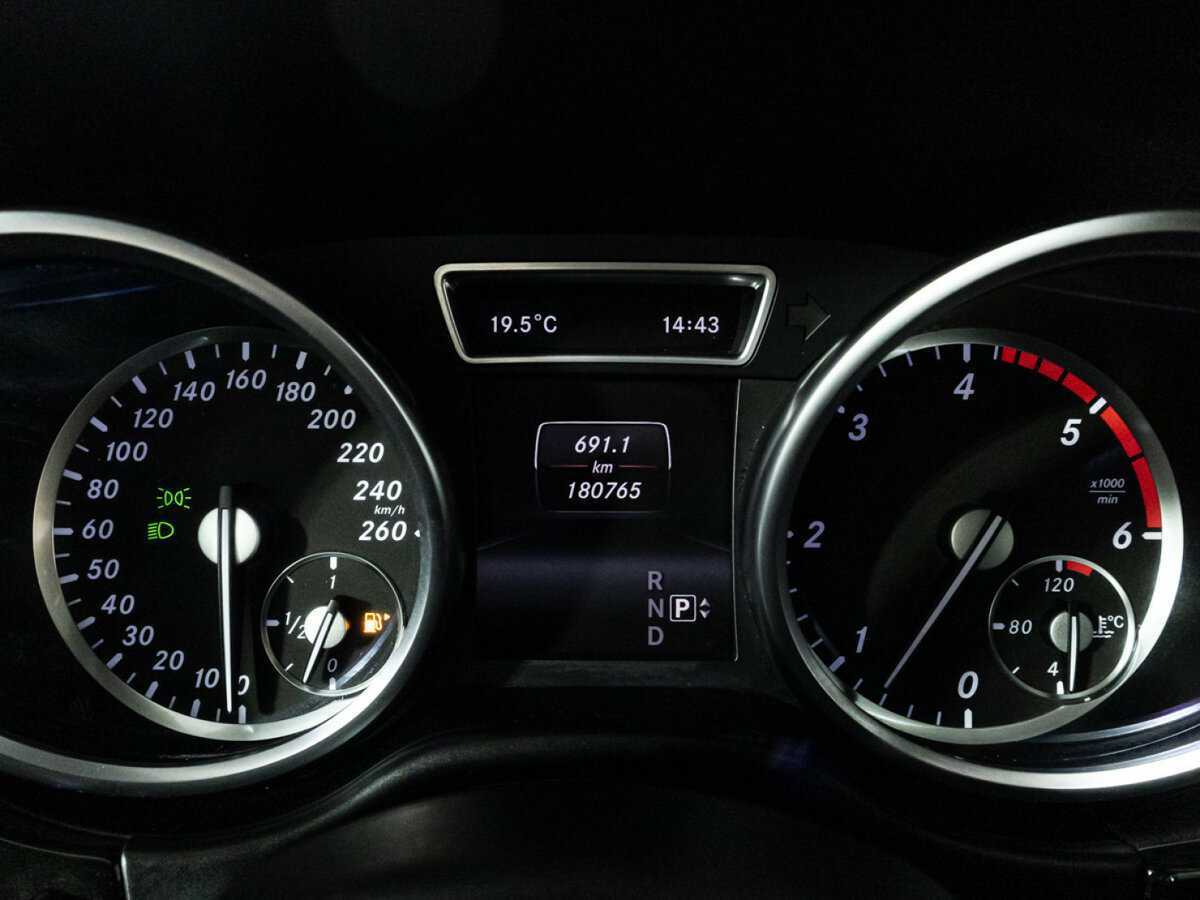 Mercedes-Benz GL-Класс с пробегом — 2015 год. Фото: #11