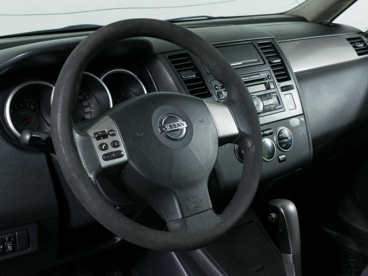 Nissan Tiida с пробегом — 2008 год. Фото: #11