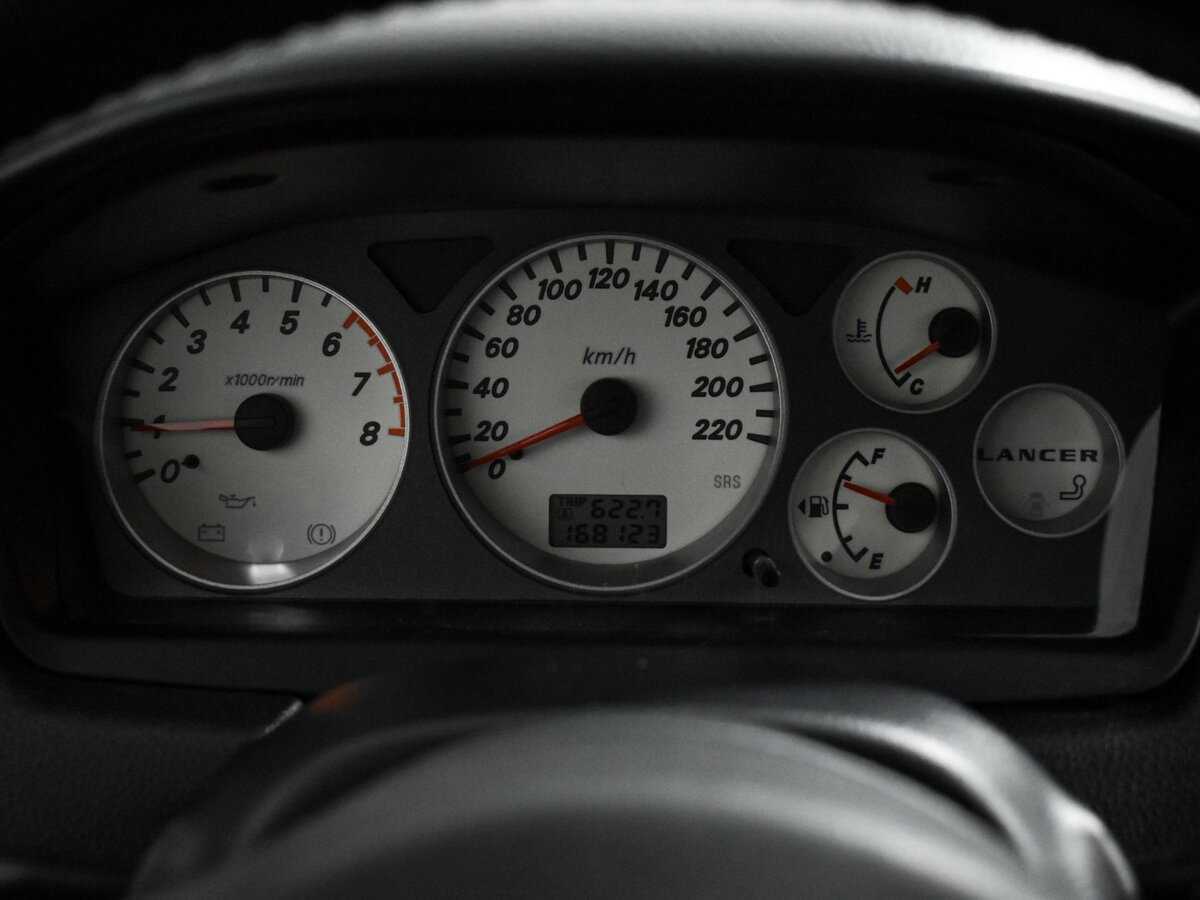 Mitsubishi Lancer с пробегом — 2006 год. Фото: #13