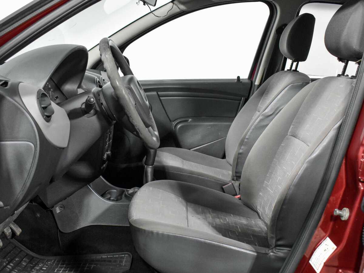 Renault Sandero с пробегом — 2011 год. Фото: #9