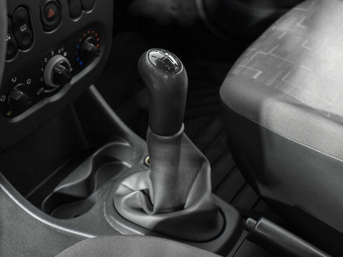 Renault Sandero с пробегом — 2011 год. Фото: #10