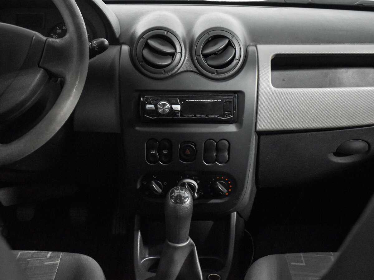 Renault Sandero с пробегом — 2011 год. Фото: #14