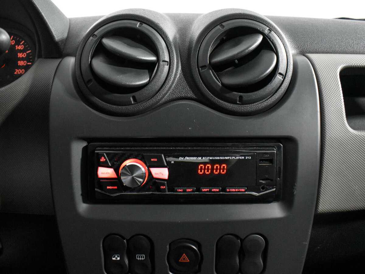 Renault Sandero с пробегом — 2011 год. Фото: #16