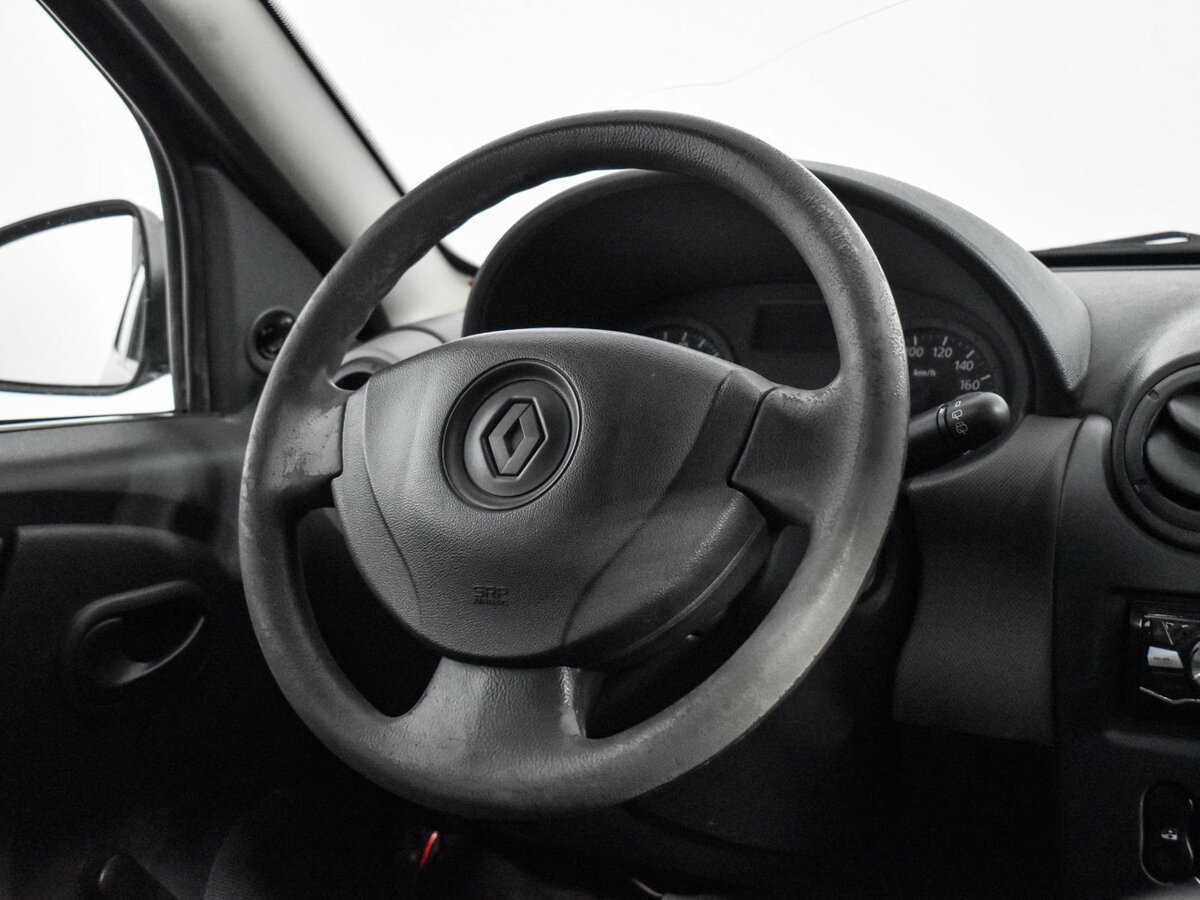 Renault Sandero с пробегом — 2011 год. Фото: #18