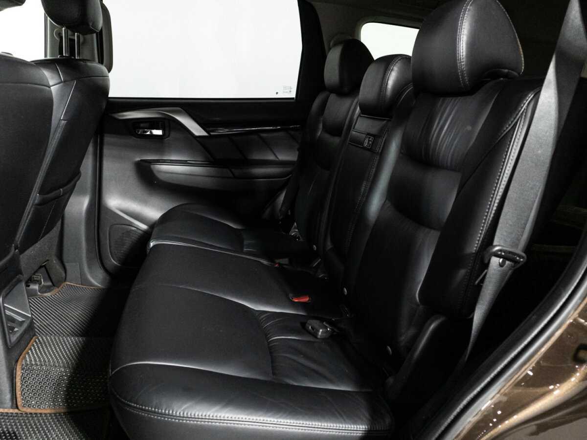 Mitsubishi Pajero Sport с пробегом — 2019 год. Фото: #9