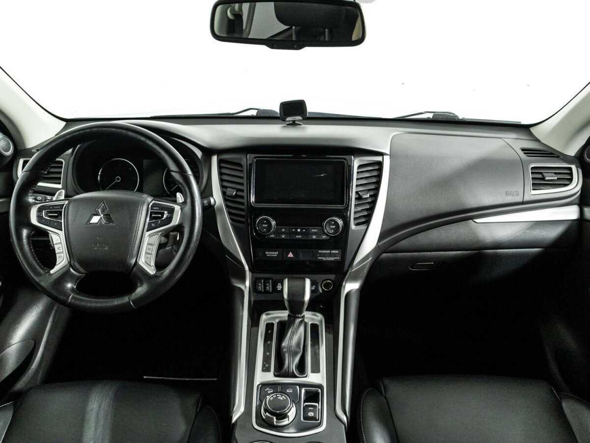 Mitsubishi Pajero Sport с пробегом — 2019 год. Фото: #12