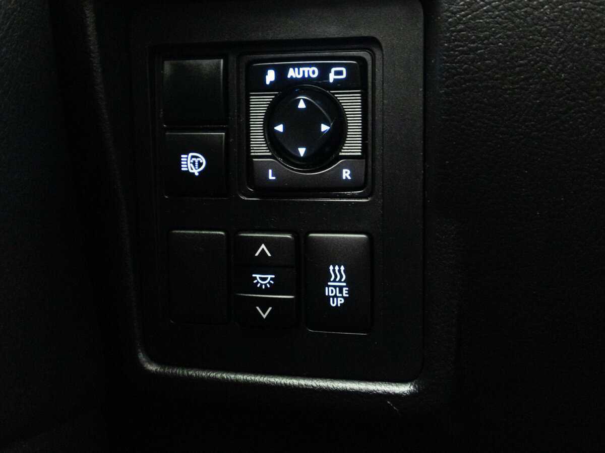 Toyota Land Cruiser Prado с пробегом — 2017 год. Фото: #20