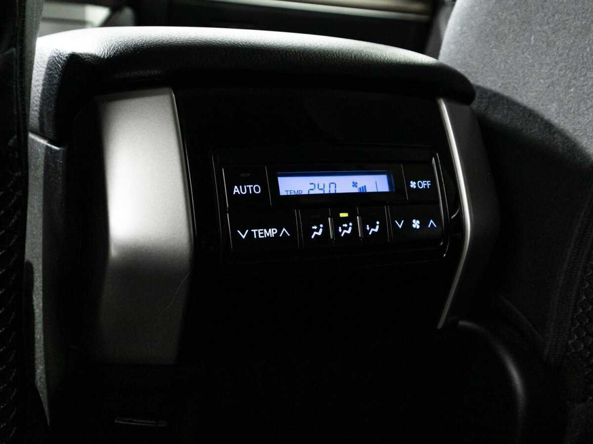 Toyota Land Cruiser Prado с пробегом — 2017 год. Фото: #22