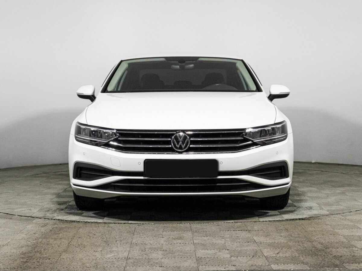 Volkswagen Passat с пробегом — 2021 год. Фото: #1