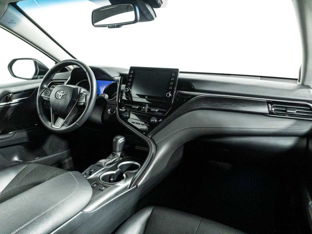 Toyota Camry с пробегом — 2021 год. Фото: #8