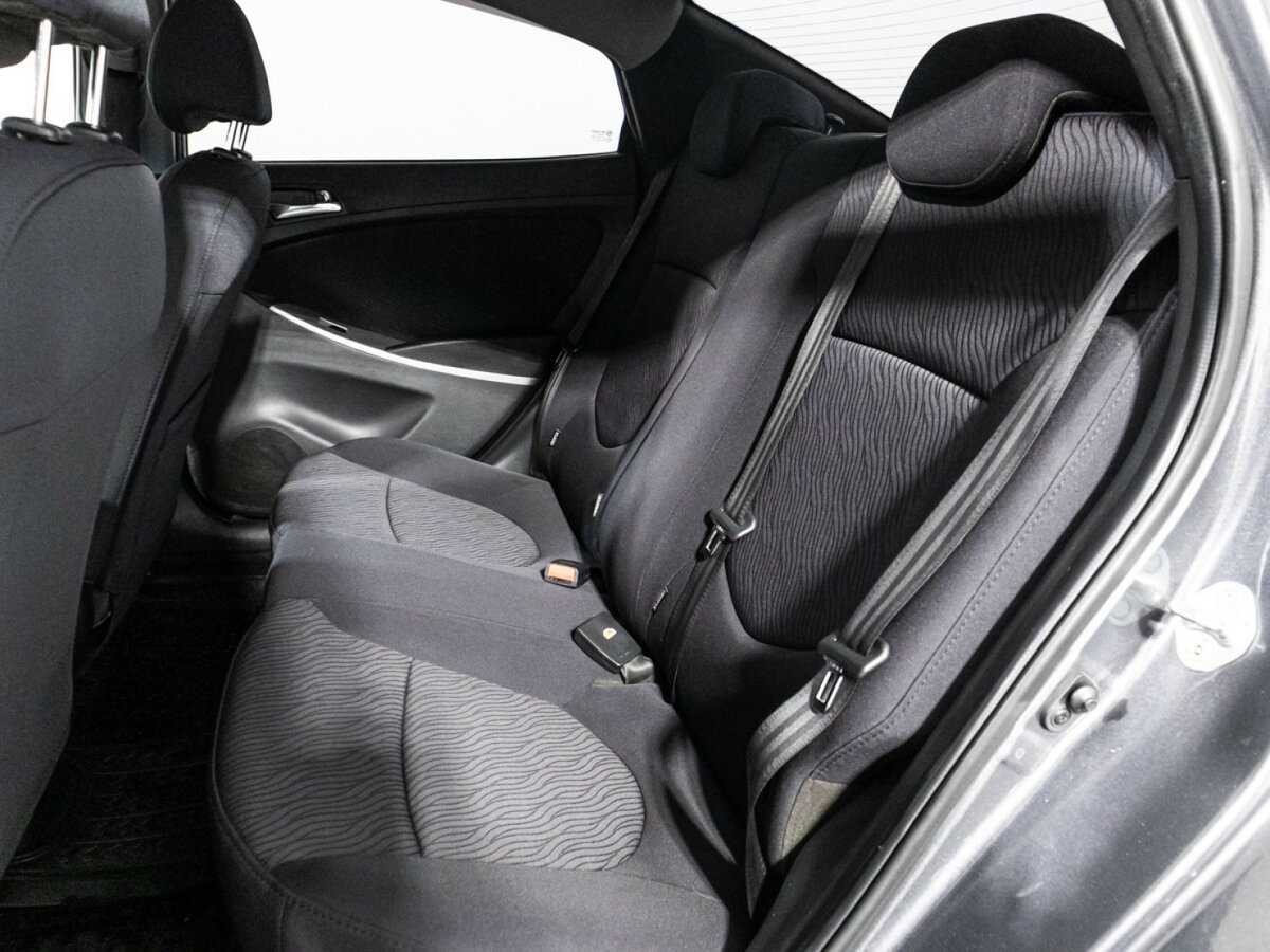 Hyundai Solaris с пробегом — 2013 год. Фото: #9