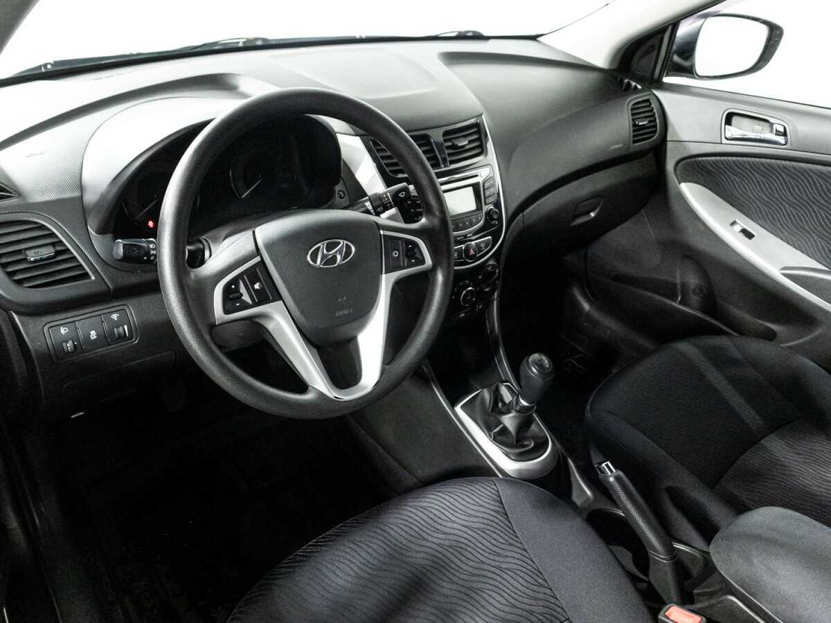 Hyundai Solaris с пробегом — 2013 год. Фото: #10
