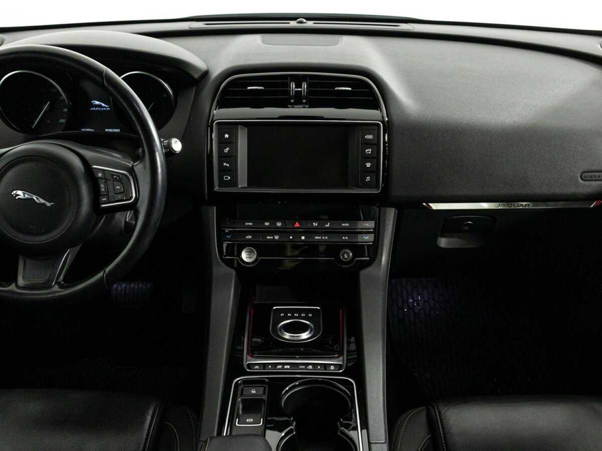 Jaguar F-Pace с пробегом — 2017 год. Фото: #13
