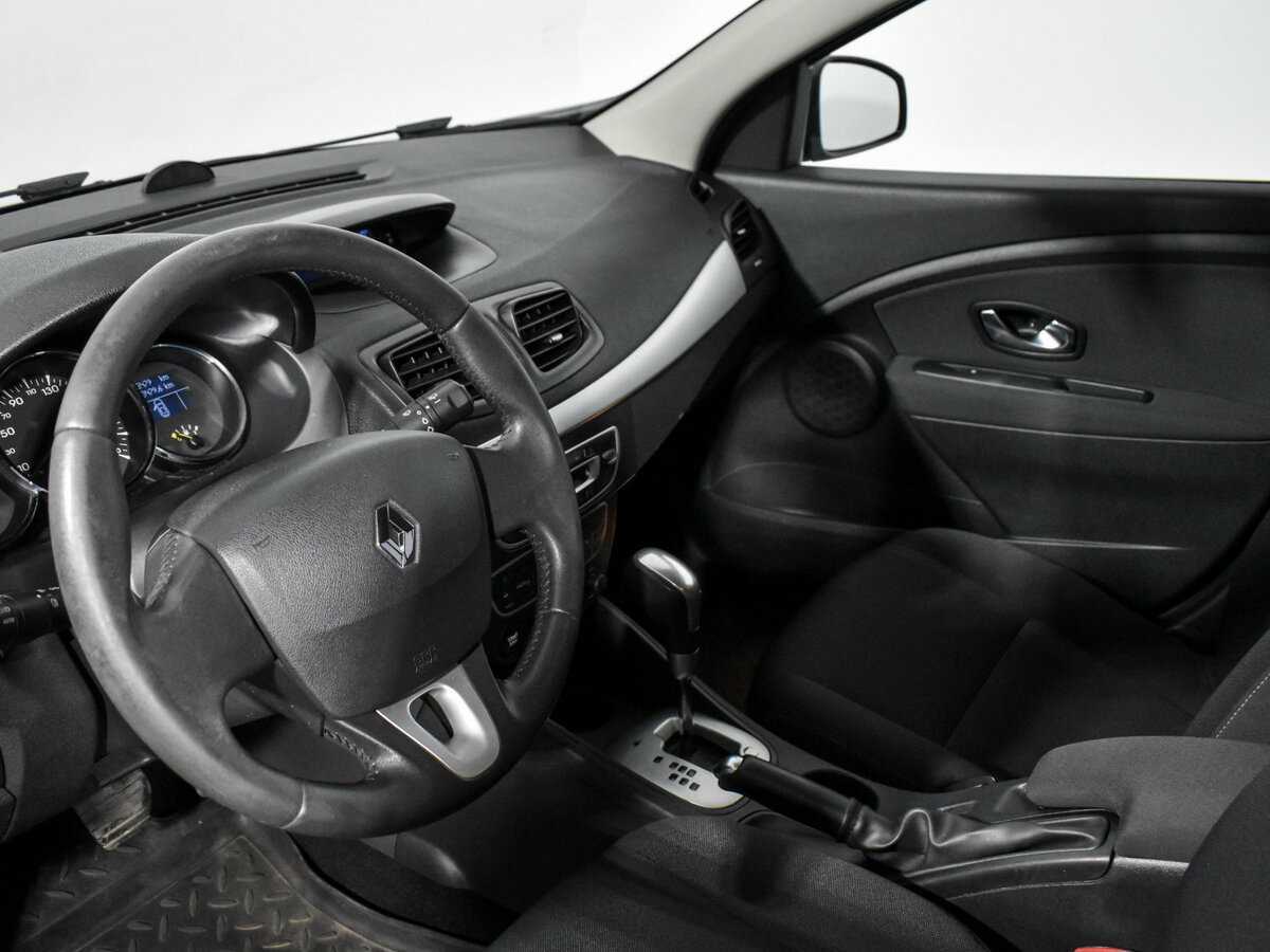 Renault Megane с пробегом — 2011 год. Фото: #8