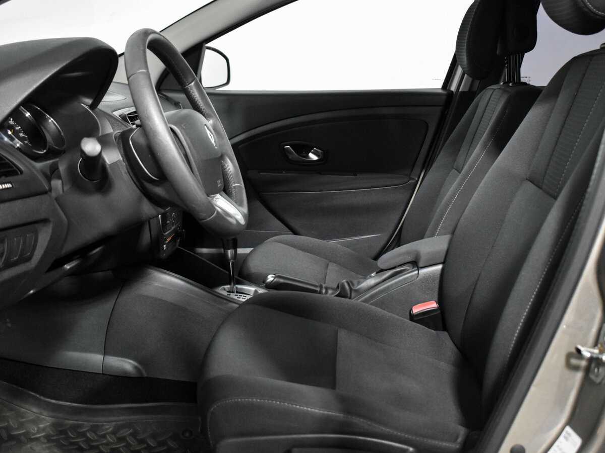 Renault Megane с пробегом — 2011 год. Фото: #9