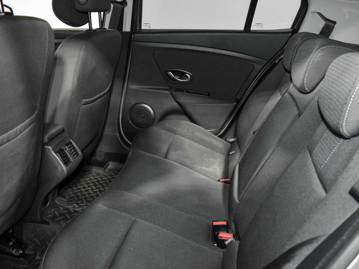 Renault Megane с пробегом — 2011 год. Фото: #11